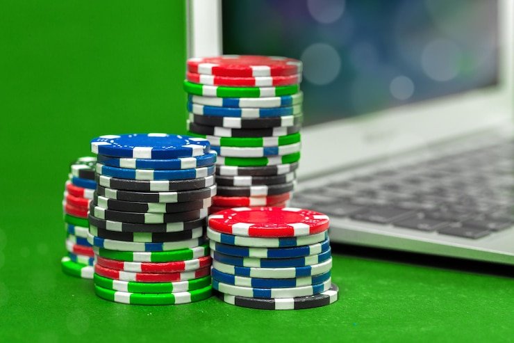 Tampilan studio dealer langsung dengan dealer profesional Indonesia di meja baccarat